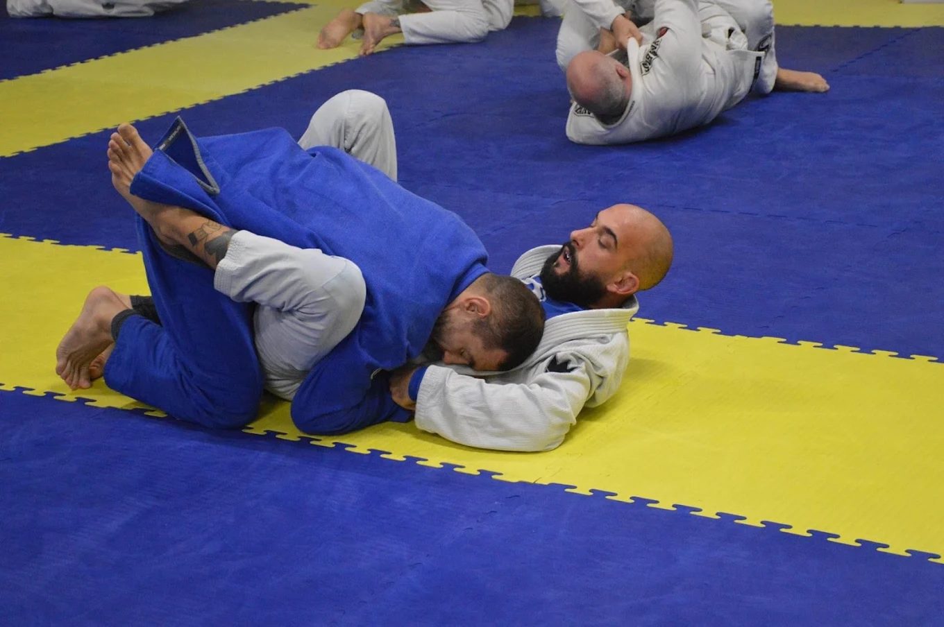 Allenamento con il kimono, controllo laterale sul tatami